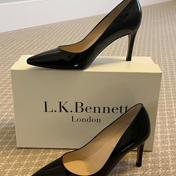 LK  Bennett Floret Black Patent Pump Size 6.5  (36.5 EU) - Picture 3 of 7